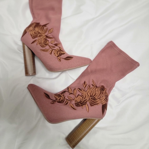 Qupid Shoes - Qupid Floral Boots Women's Size 7.5